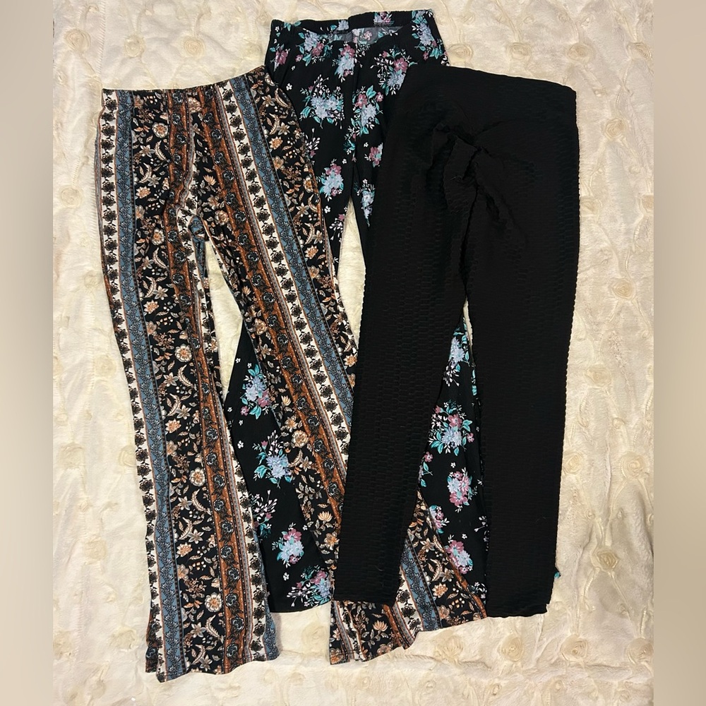 ADORABLE!🥰 BLACK SCRUNCH BUTT LEGGINGS!!  FLORAL/BOHEMIAN BELL-BOTTTOM PANTS HOT